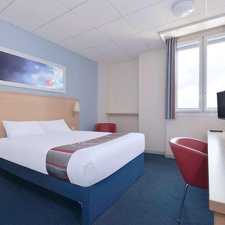 Travelodge Stirling M80 Cambusbarron Oda fotoğraf